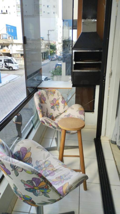 Apto No Centro De Balneario Com Churrasqueira E Estacionamento Gratuito